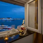 Top Rooms *