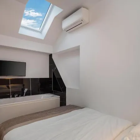 Top Rooms Apartment Split