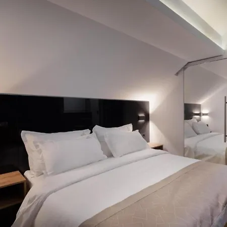 Apartment Top Rooms Split