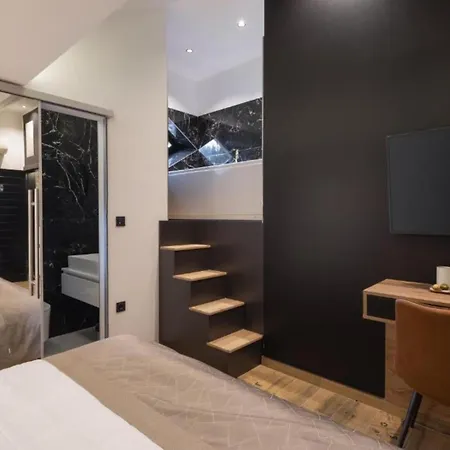 Apartment Top Rooms Split