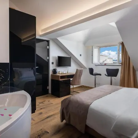 Apartment Top Rooms