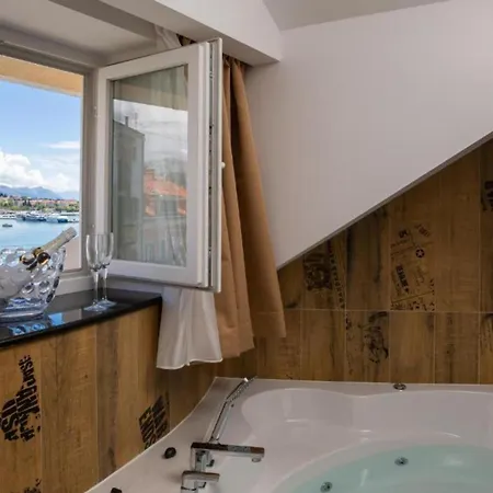 Top Rooms Apartament *