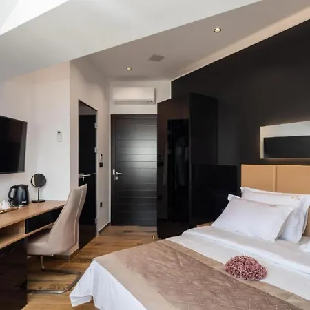 Apartment Top Rooms *