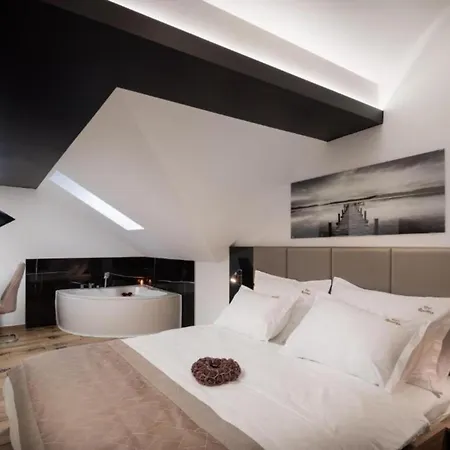 Top Rooms * スプリト