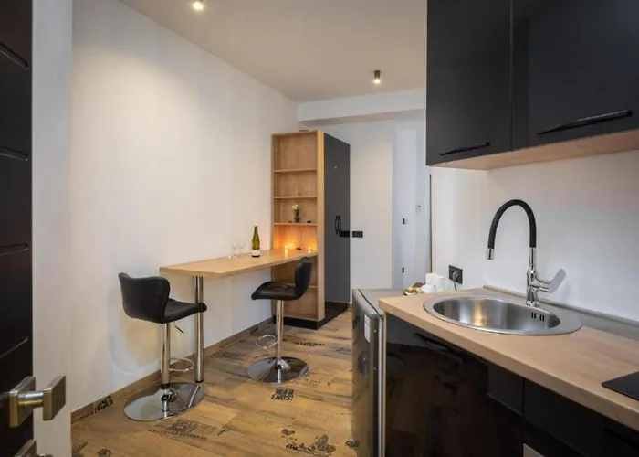 Top Rooms Split