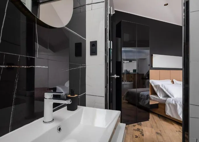 Top Rooms Split