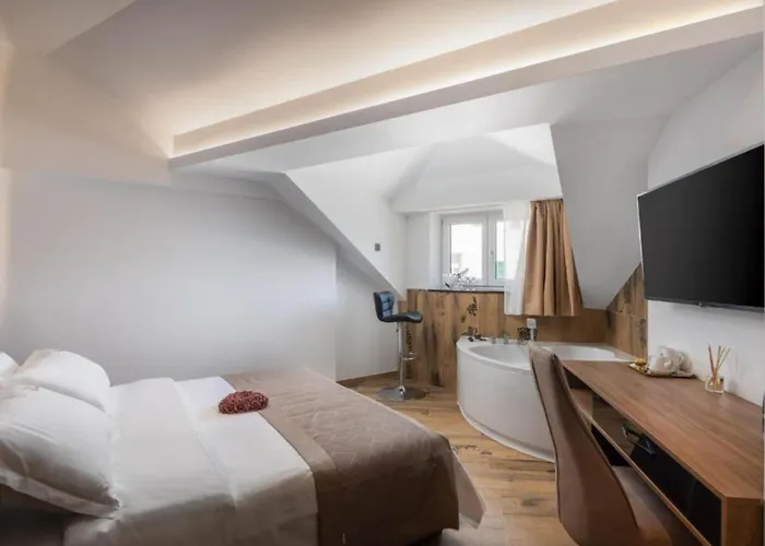 Top Rooms Split