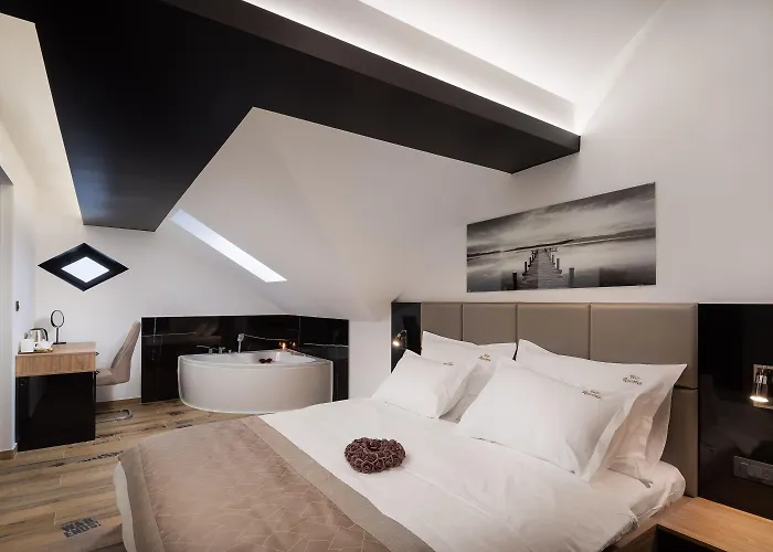 Top Rooms Split