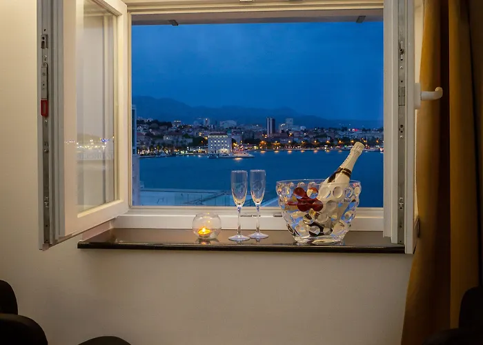 Top Rooms Split
