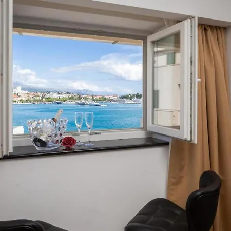 Apartment Top Rooms *
