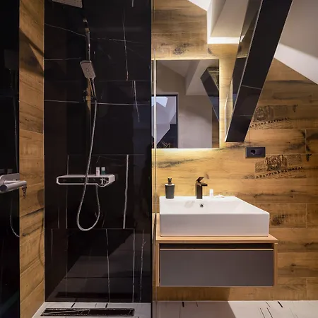 Top Rooms *