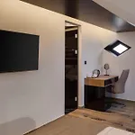 Top Rooms *