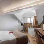 Top Rooms Split